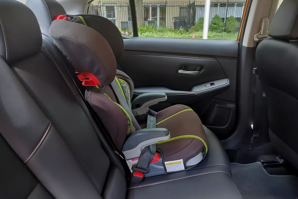 How Do Car Seats Fit in a 2024 Nissan Sentra?