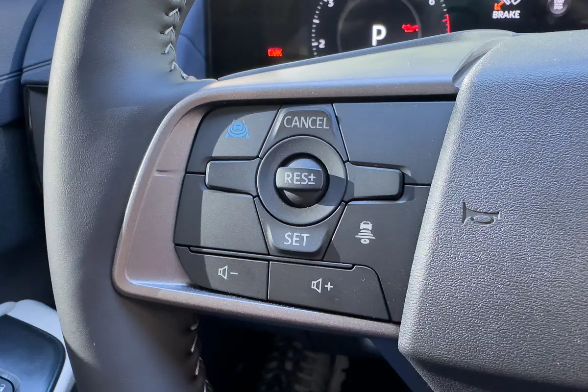 nissan sentra sl 2026 15 interior steering wheel controls scaled jpg