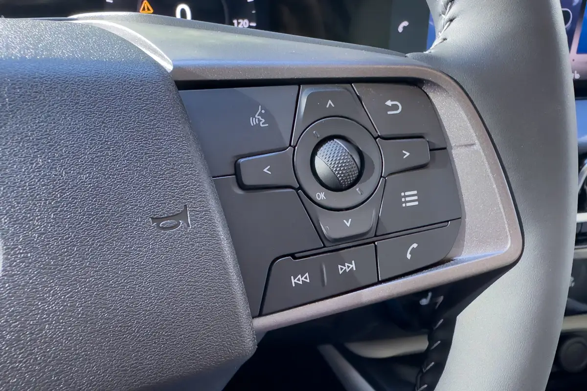 nissan sentra sl 2026 16 interior steering wheel controls scaled jpg