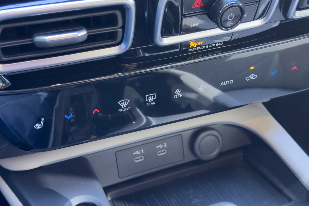 nissan sentra sl 2026 24 interior climate control scaled jpg