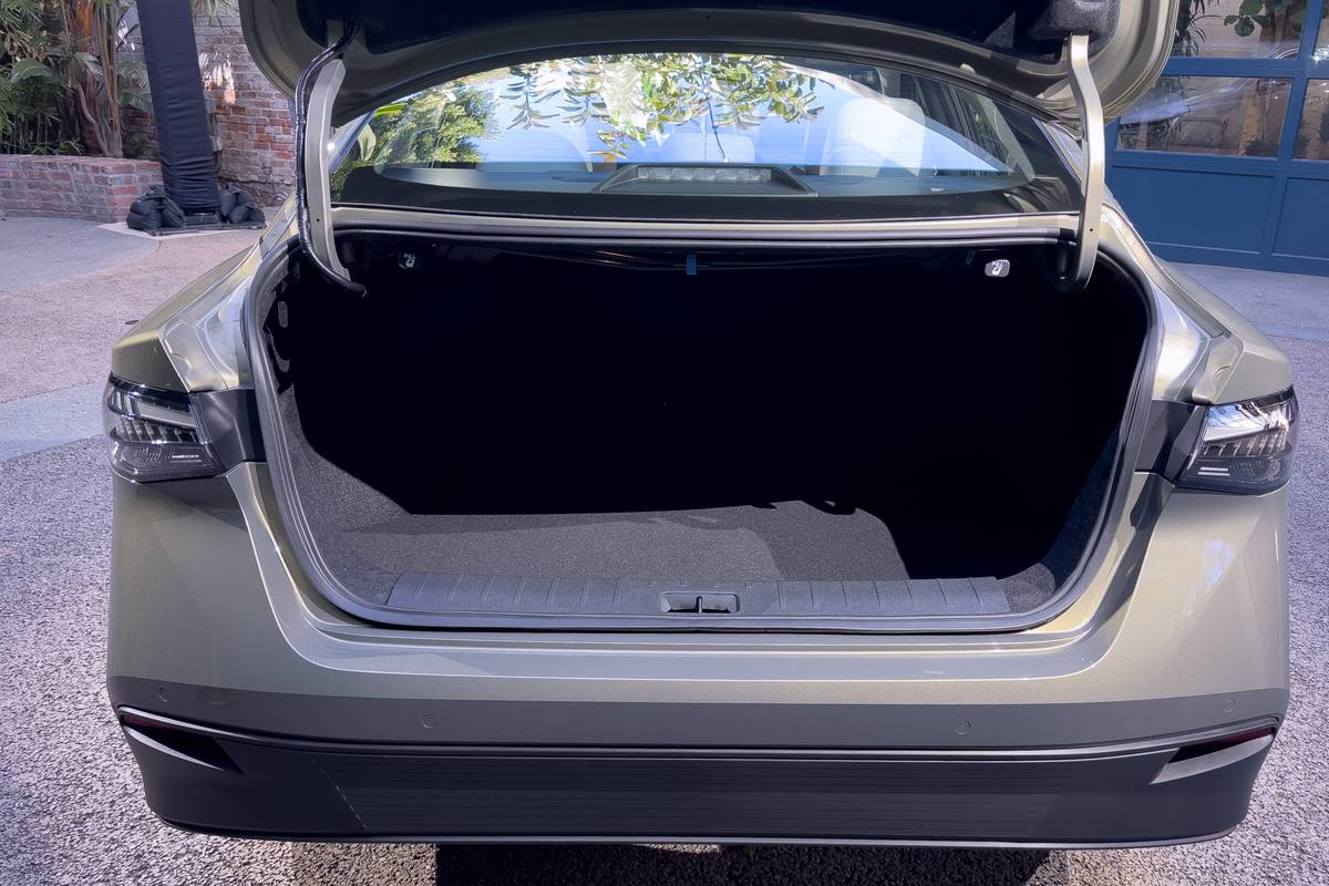 nissan sentra sl 2026 29 interior cargo scaled jpg