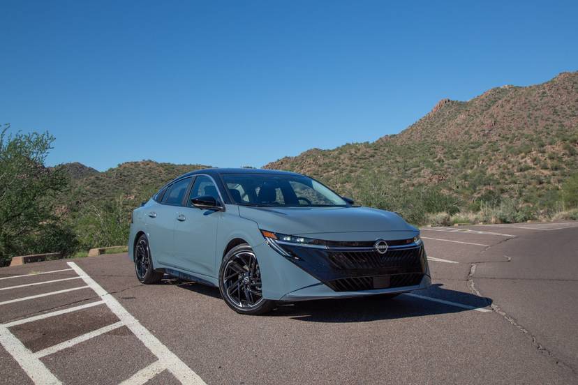 nissan-sentra-sr-2026-01-exterior-front-angle