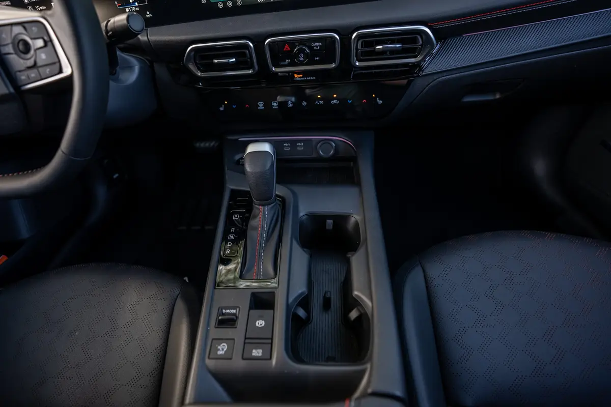 nissan sentra sr 2026 24 interior gearshift scaled jpg