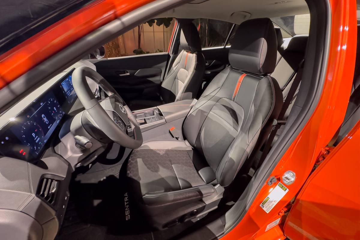 nissan sentra sr 2026 41 interior front row seat scaled jpg
