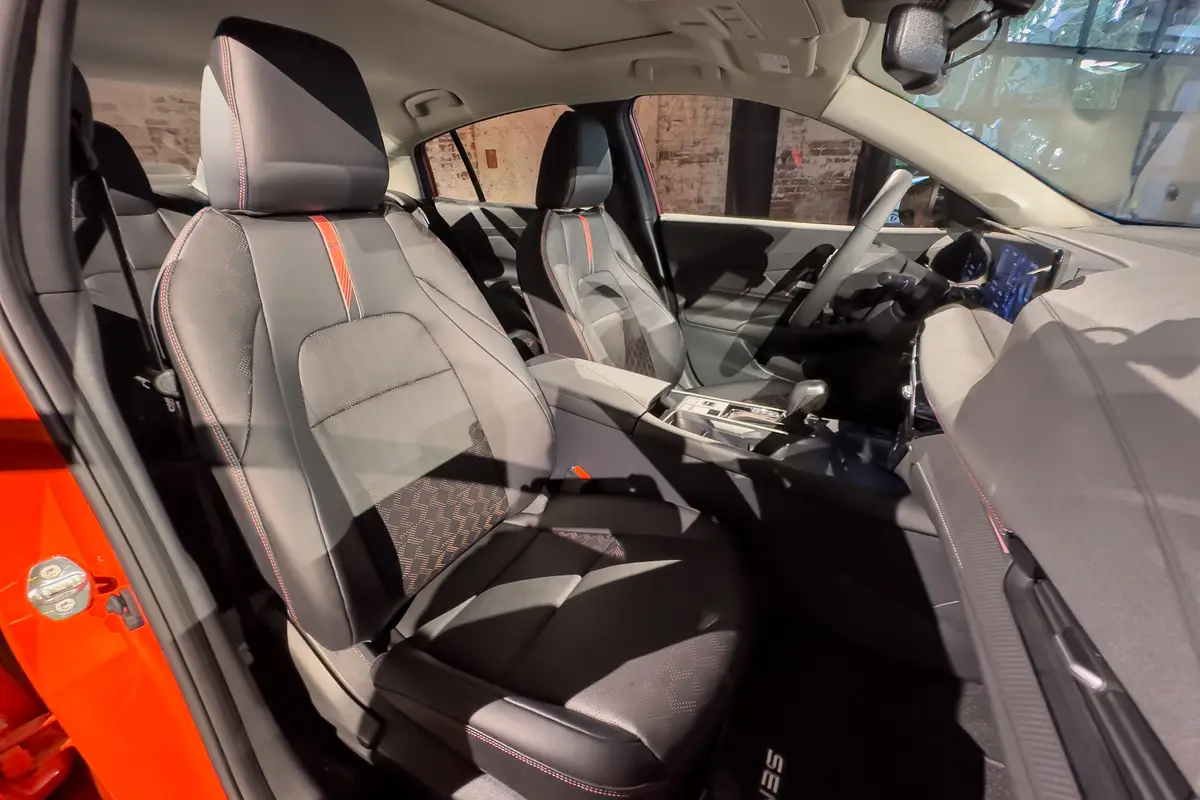 nissan sentra sr 2026 42 interior front row seat scaled jpg