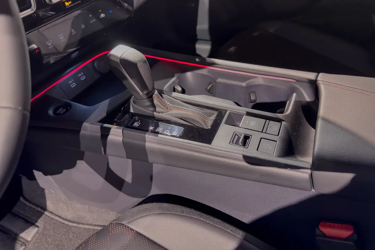 nissan sentra sr 2026 43 interior gearshift scaled jpg