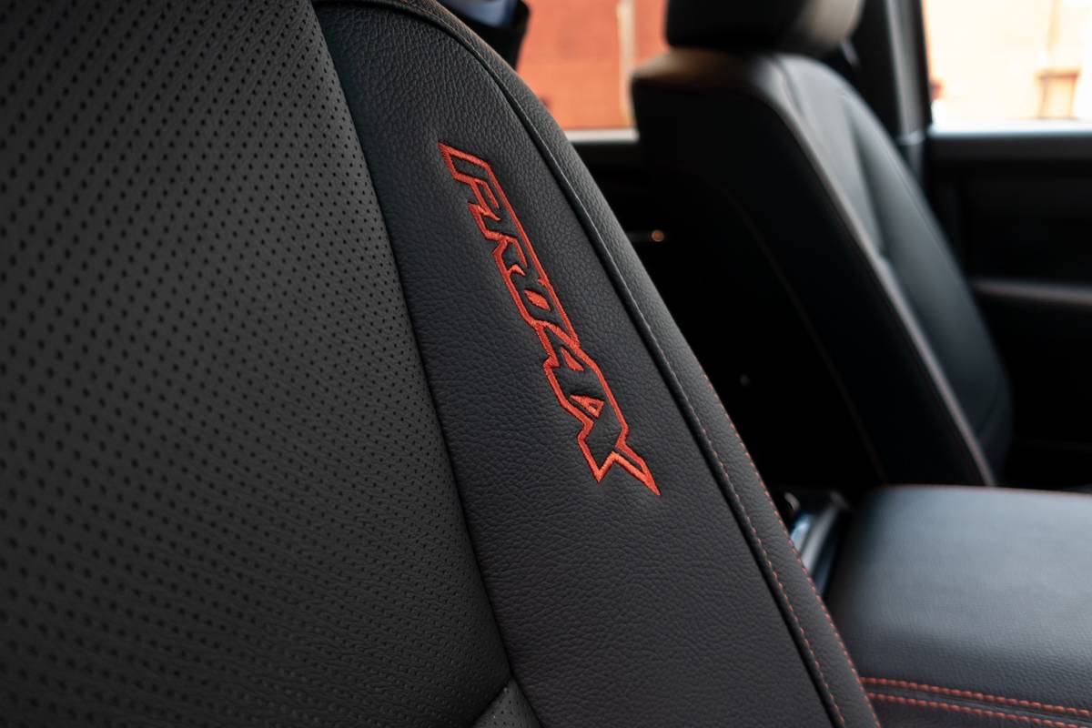 nissan titan pro 4x 2020 41 badge  detail  front row  interior  seat  upholstery jpg