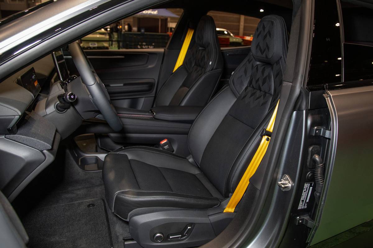 polestar 4 2026 07 interior front row seat cas scaled jpg