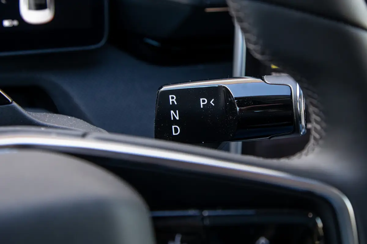 polestar 4 2026 21 interior gearshift scaled jpg