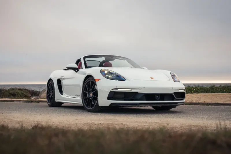 porsche-718-boxster-gts-2024-02-exterior-front-angle