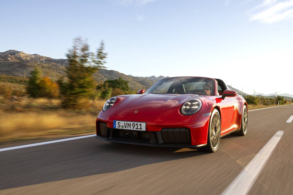 2025 Porsche 911 Gives One of Its Hottest Trims a Hybrid System | Cars.com