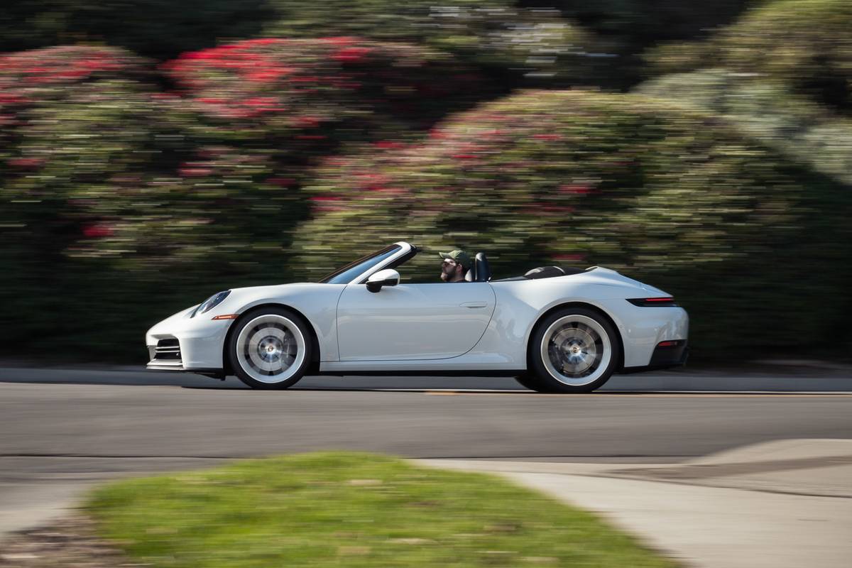 porsche 911 cabriolet 2024 01 exterior dynamic profile 1 jpg