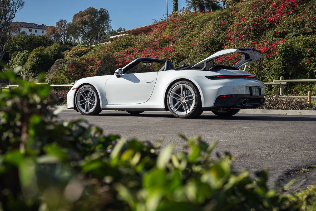 porsche 911 cabriolet 2024 04 exterior profile jpg