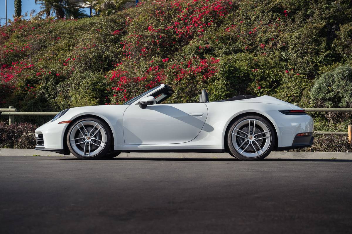 porsche 911 cabriolet 2024 09 exterior profile 1 jpg