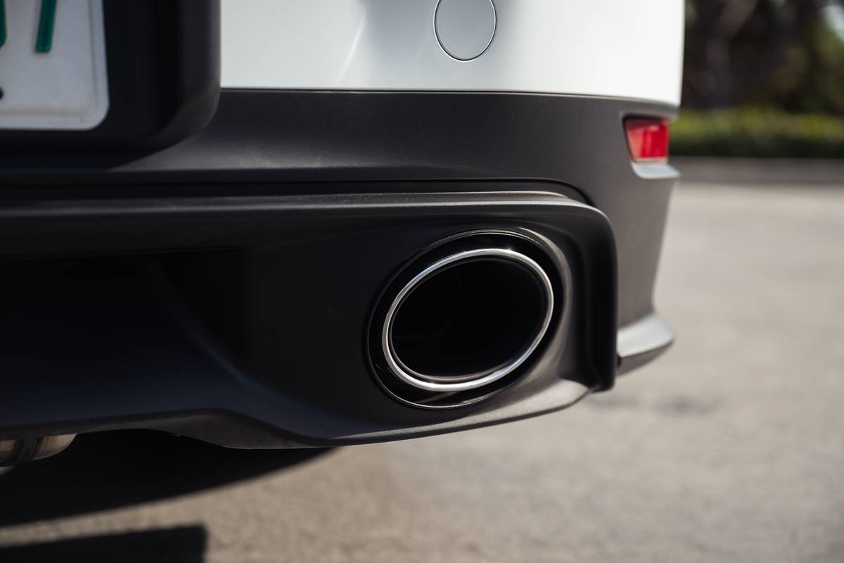 porsche 911 cabriolet 2024 26 exterior tailpipe 1 jpg