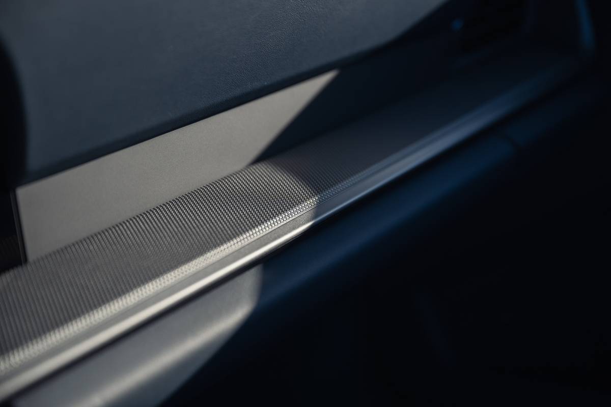 porsche 911 cabriolet 2024 39 interior door detail 1 jpg