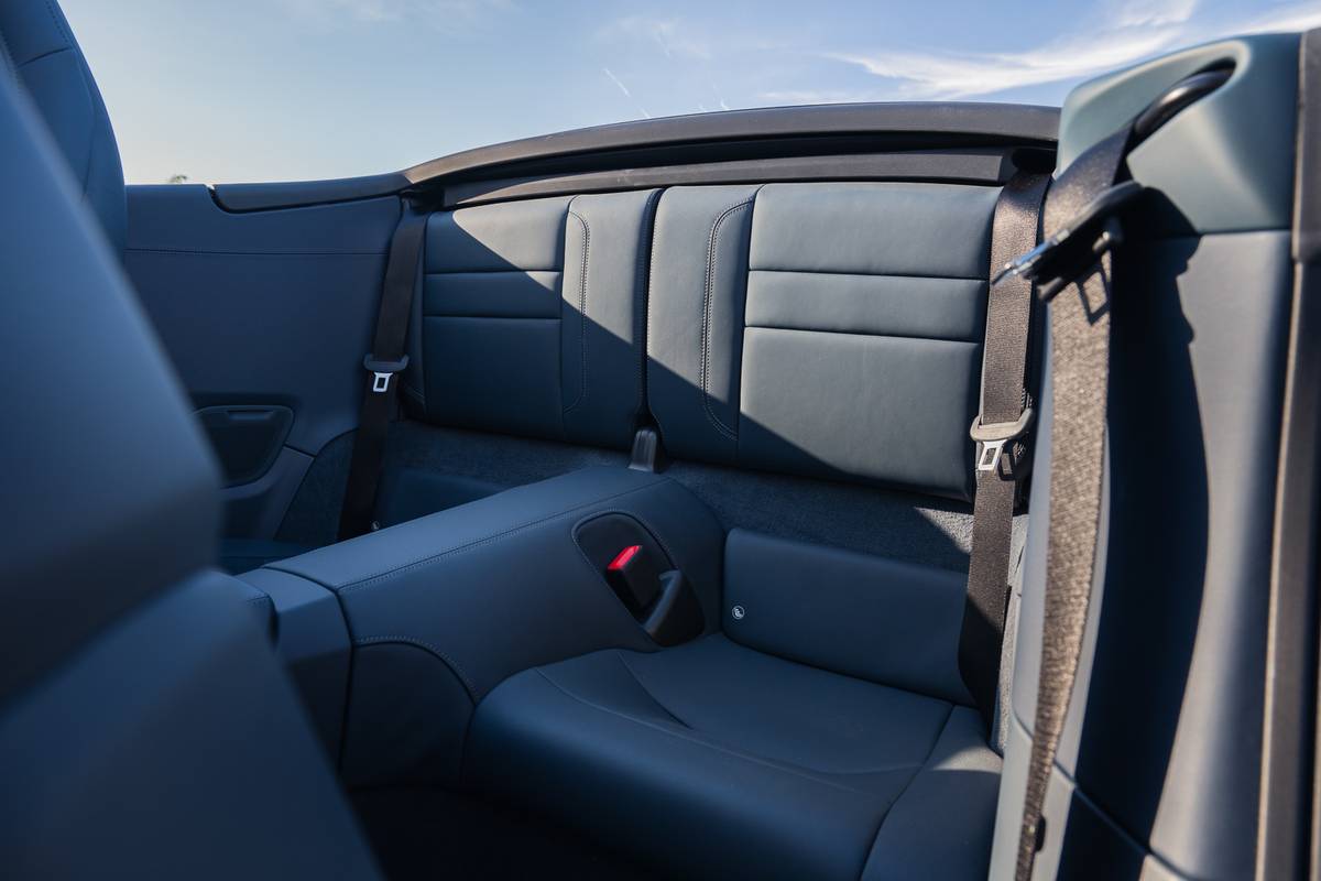 porsche 911 cabriolet 2024 41 interior backseat 1 jpg