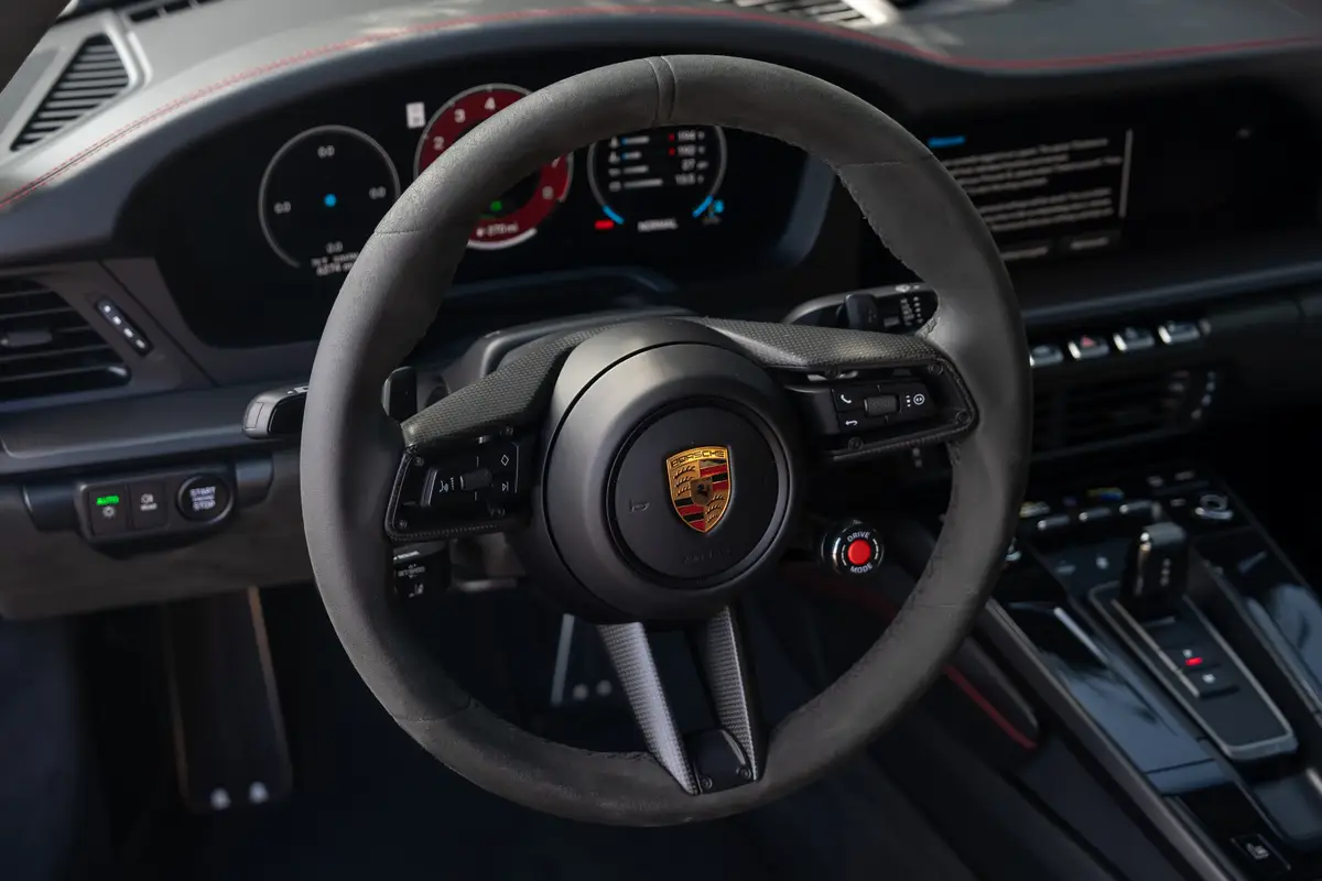 porsche 911 carrera gts 2025 29 interior steering wheel jpg