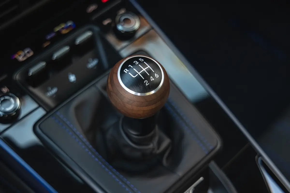 porsche 911 carrera t 2025 interior oem 01 jpg