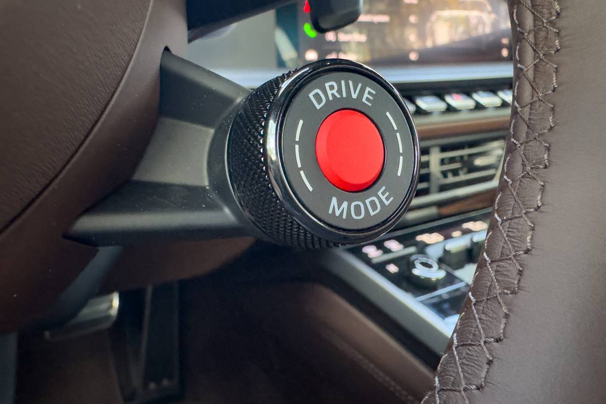 porsche carrera 4s 2026 17 interior steering wheel drive mode scaled jpg