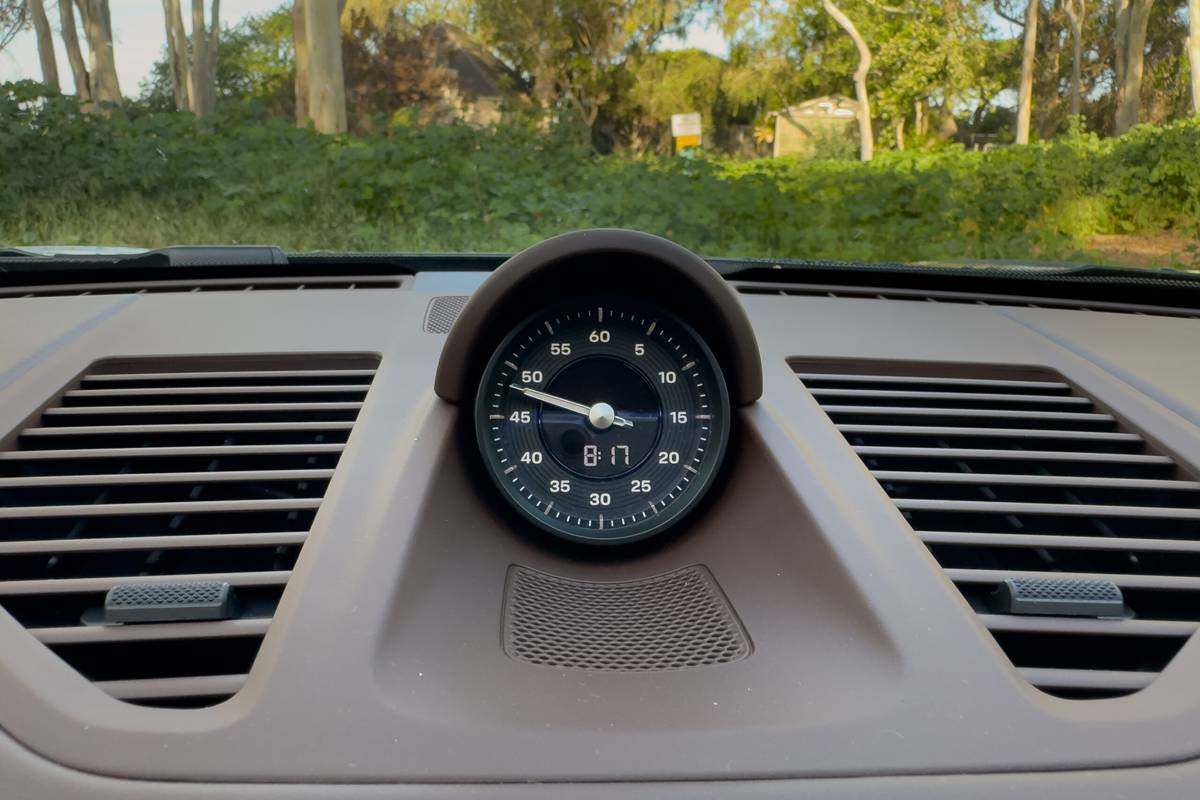 porsche carrera 4s 2026 21 interior dashboard guage scaled jpg