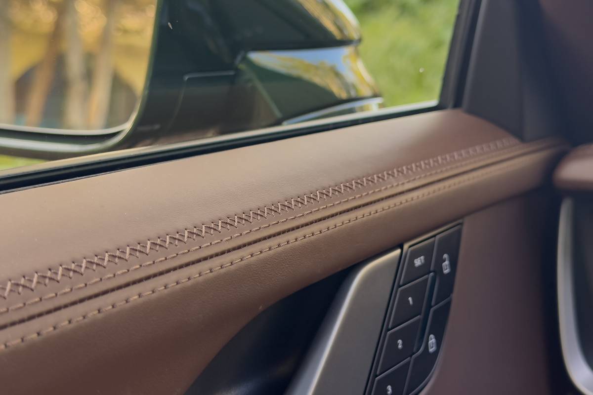 porsche carrera 4s 2026 24 interior door scaled jpg