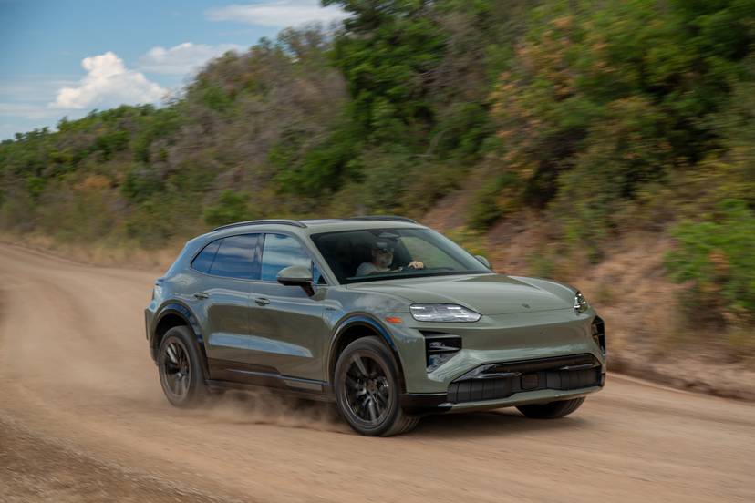 porsche-cayenne-electric-2026-01-exterior-dynamic-front-angle