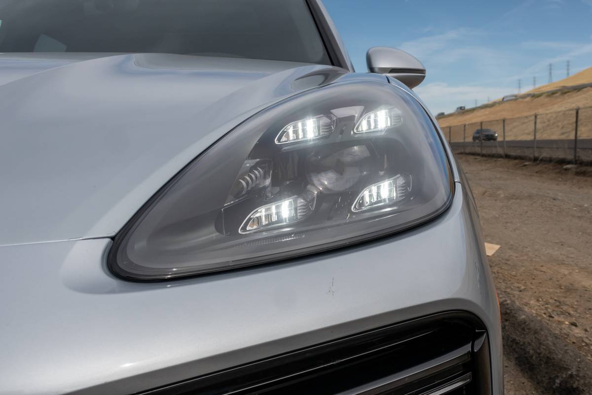 porsche cayenne turbo 2019 04 detail  exterior  front  headlights  silver jpg