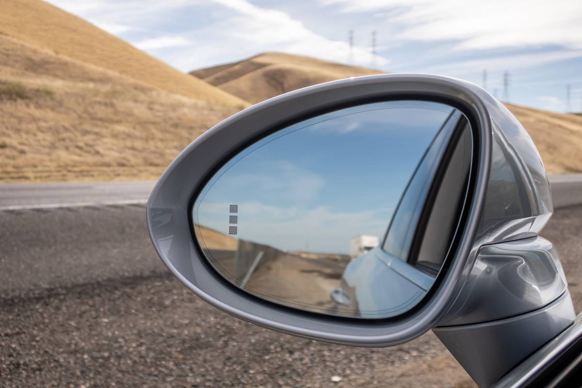 porsche cayenne turbo 2019 07 exterior  side view mirror  silver jpg