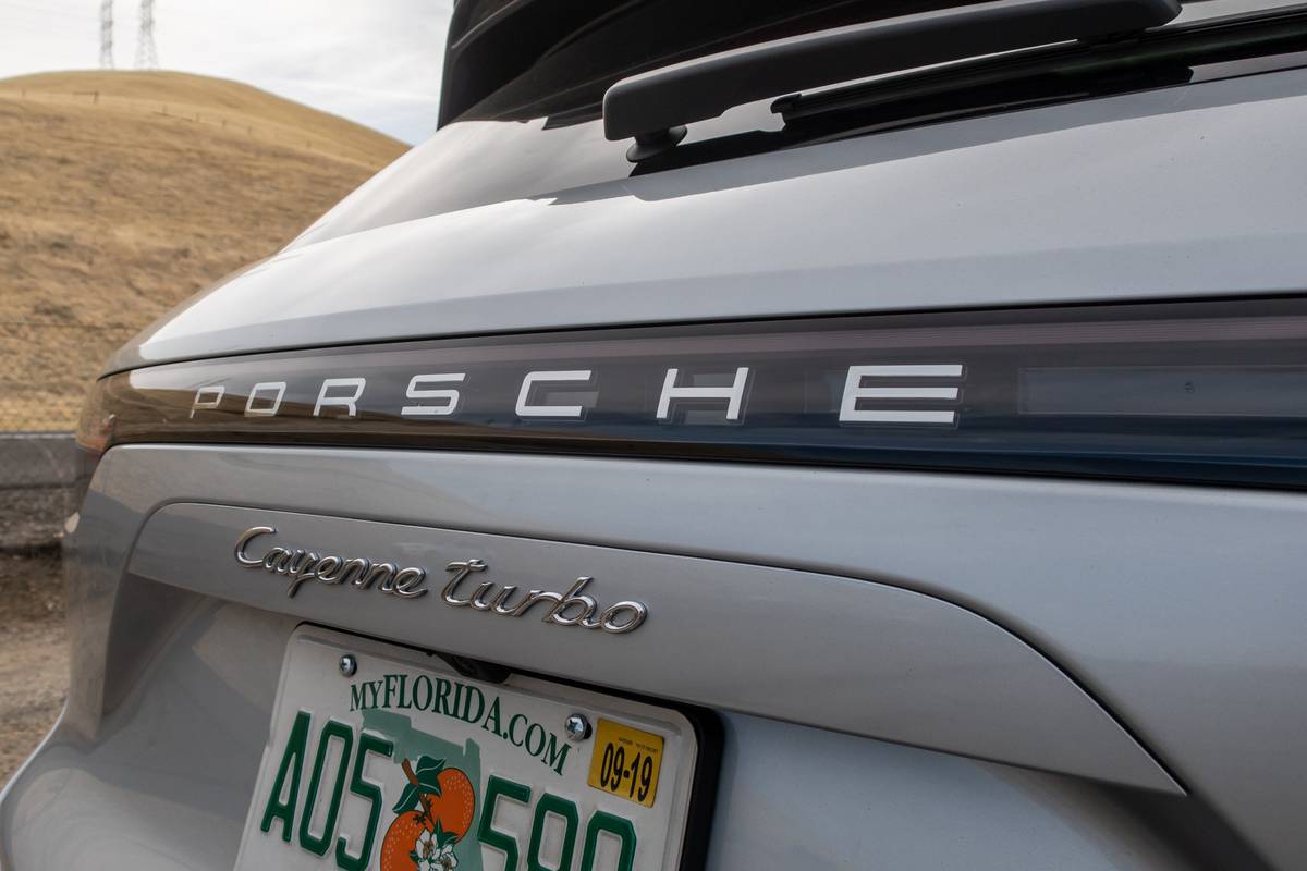 porsche cayenne turbo 2019 09 badge  detail  exterior  rear  silver jpg