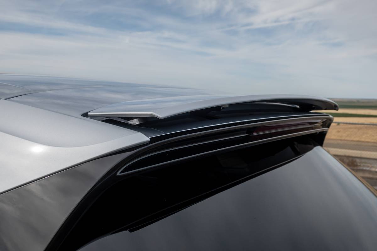 porsche cayenne turbo 2019 10 detail  exterior  rear  silver  spoiler jpg