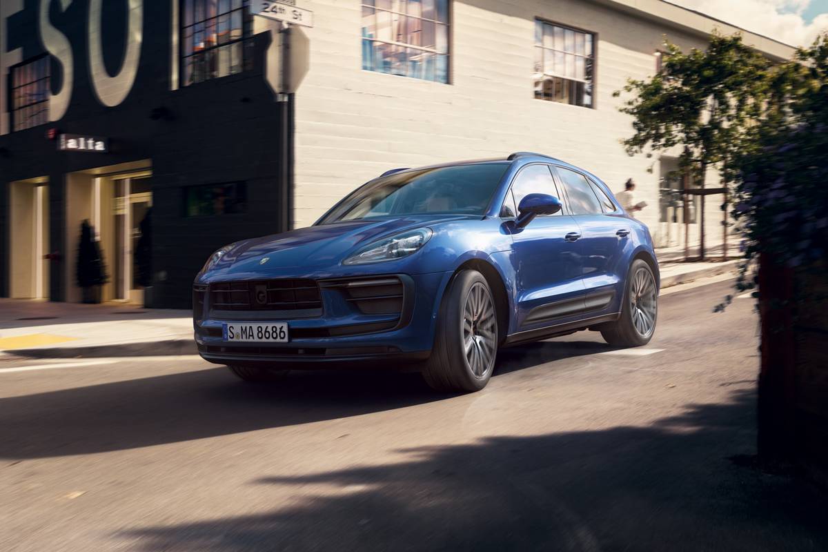 porsche macan 2022 03 angle blue dynamic exterior front jpg