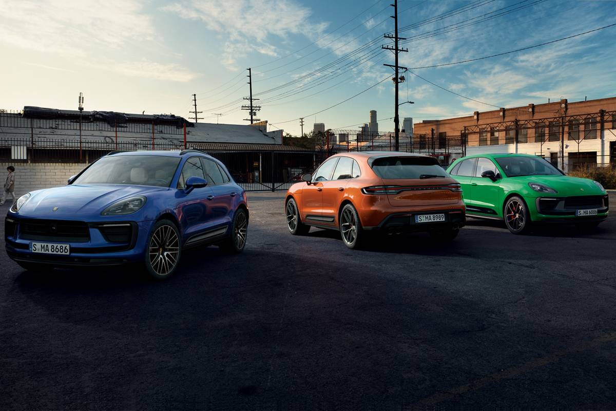 porsche macan 2022 11 blue exterior green group shot orange jpg
