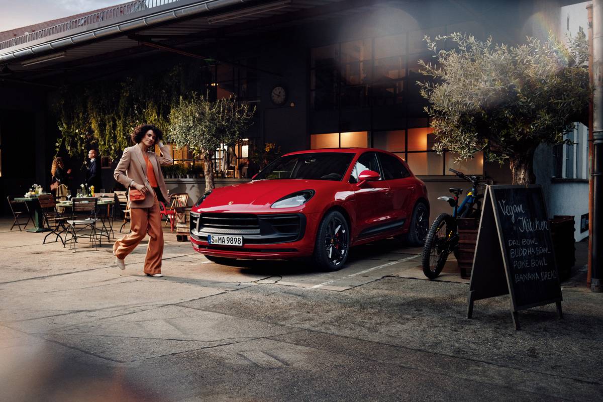 porsche macan 2022 12 angle exterior front red jpg