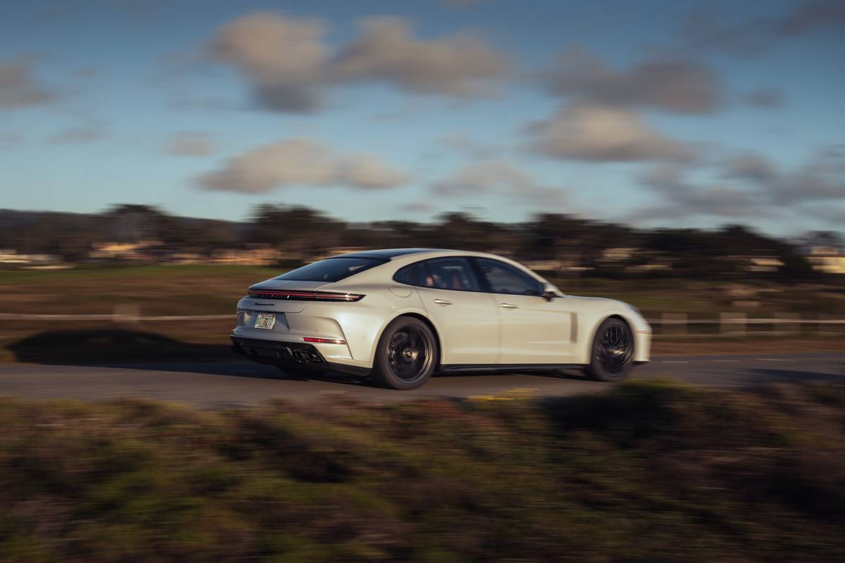 porsche panamera 2025 02 exterior dynamic rear angle scaled jpg