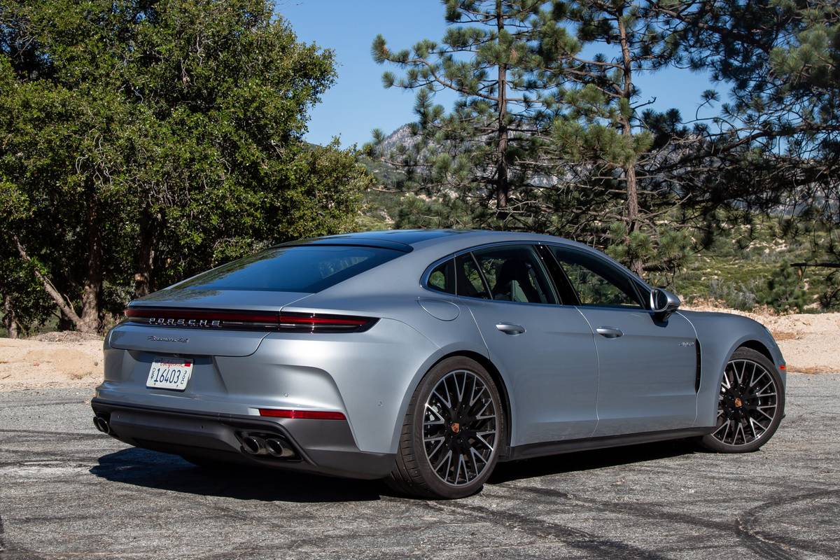 porsche panamera 4s e hybrid 2026 09 exterior rear angle scaled jpg