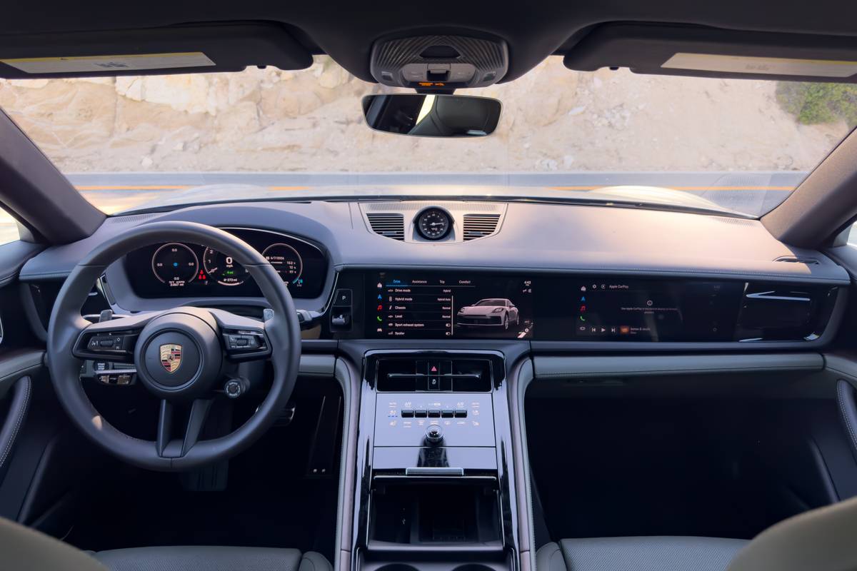 porsche panamera 4s e hybrid 2026 14 interior front row jpg