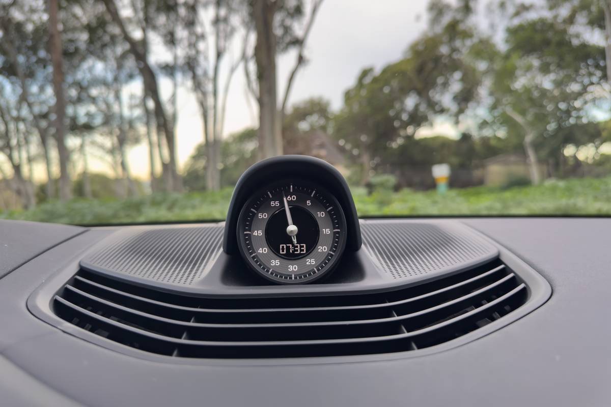 porsche taycan 4 2025 26 interior dashboard guage jpg