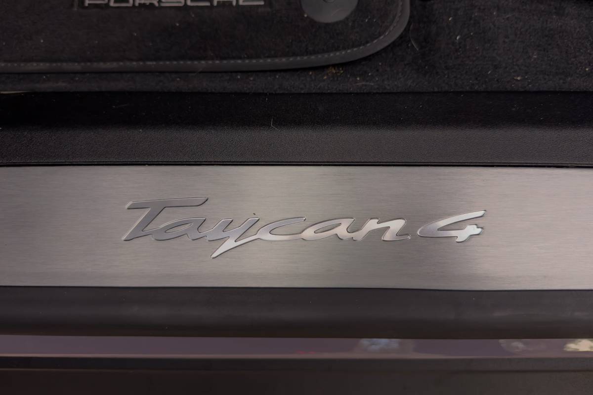 porsche taycan 4 2025 28 interior door scaled jpg