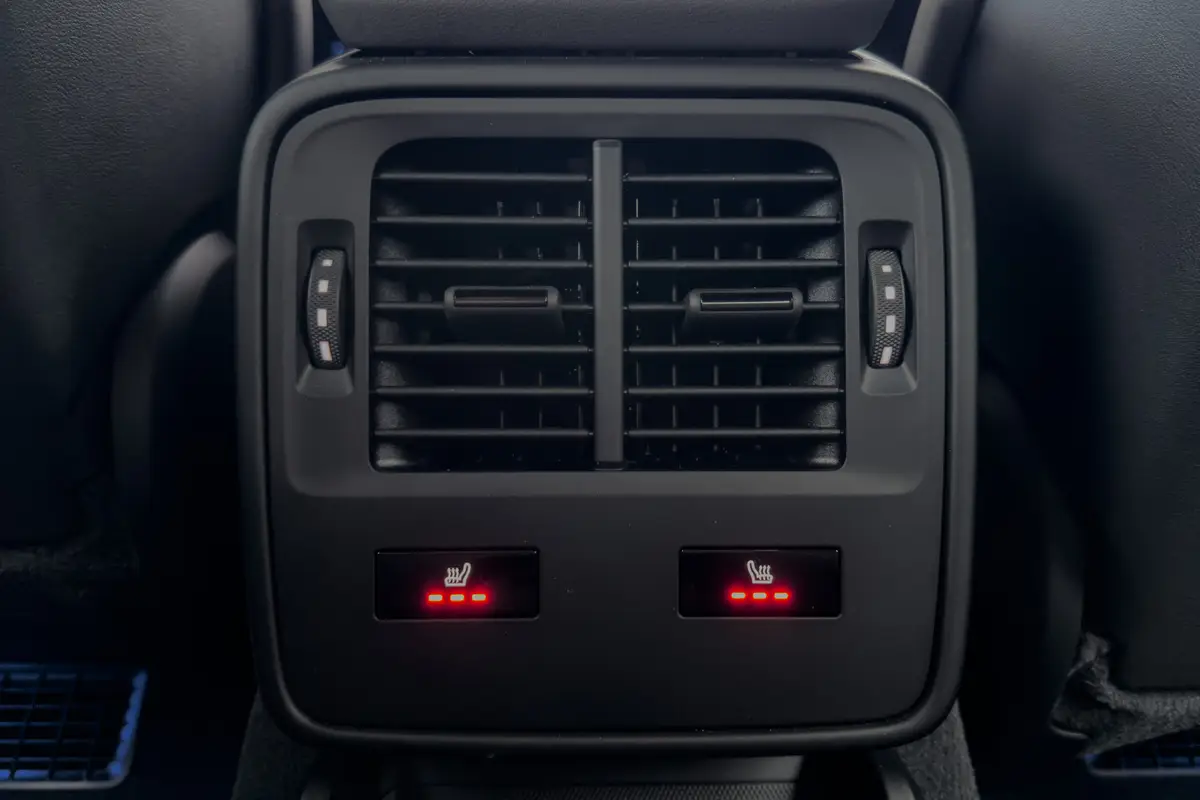 porsche taycan 4 2025 31 interior backseat climate control scaled jpg