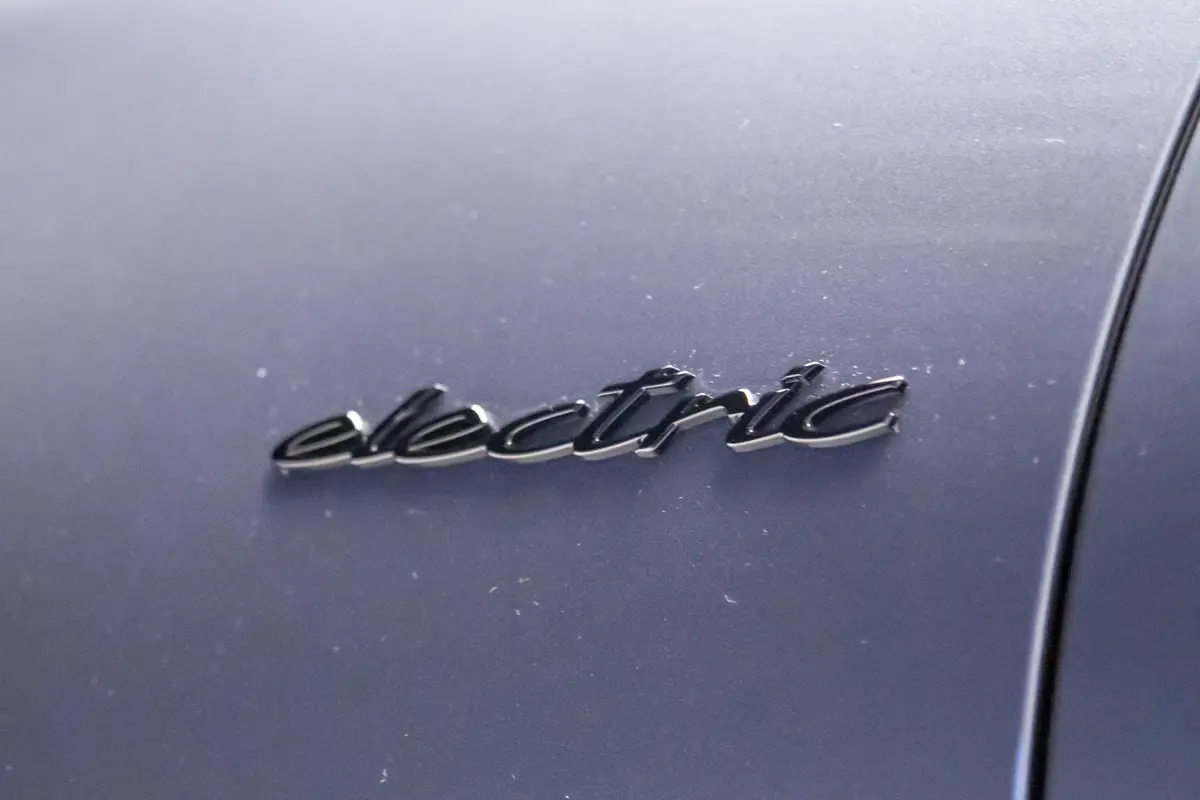 porshe cayenne electric 2026 22 exterior profile badge scaled jpg