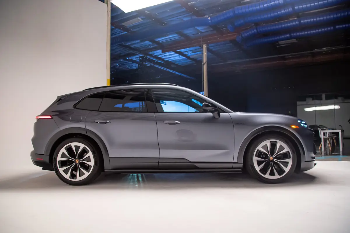 porshe cayenne electric 2026 29 exterior profile scaled jpg