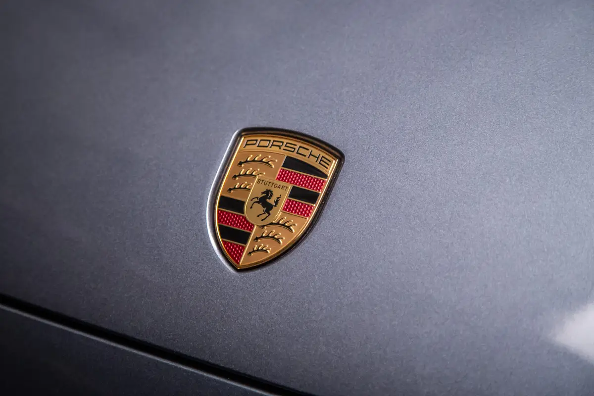 porshe cayenne electric 2026 30 exterior front badge scaled jpg