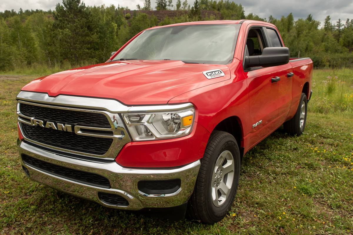 ram-1500-ecodiesel-2020-11-angle--exterior--front--red.jpg