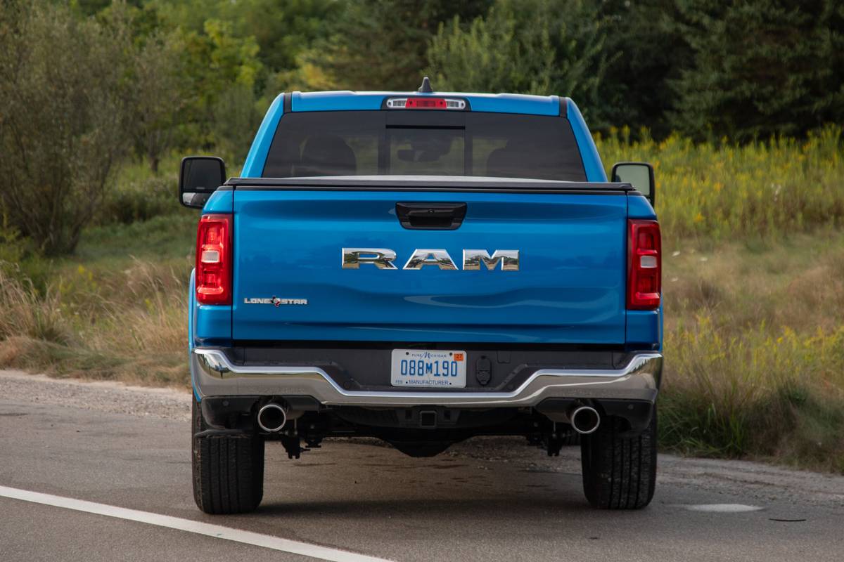 ram 1500 hemi v8 2026 14 exterior rear scaled jpg