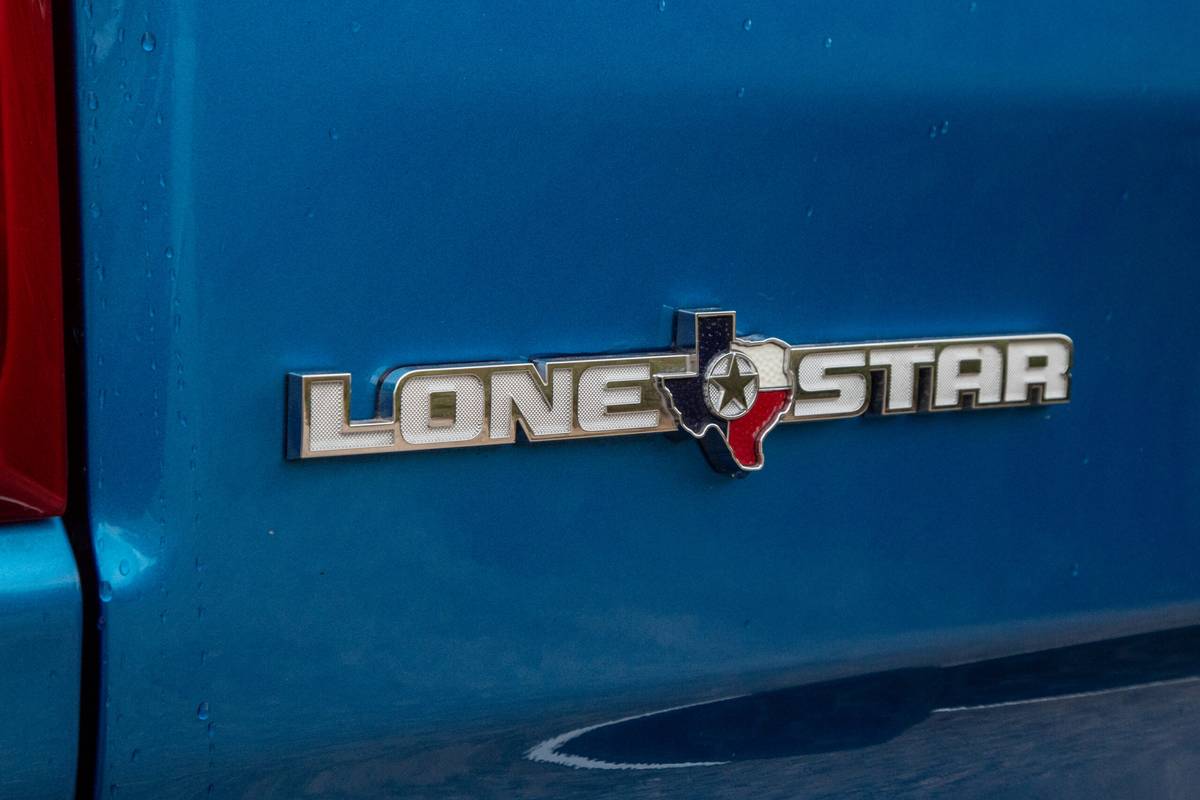 ram 1500 hemi v8 2026 15 exterior rear badge scaled jpg