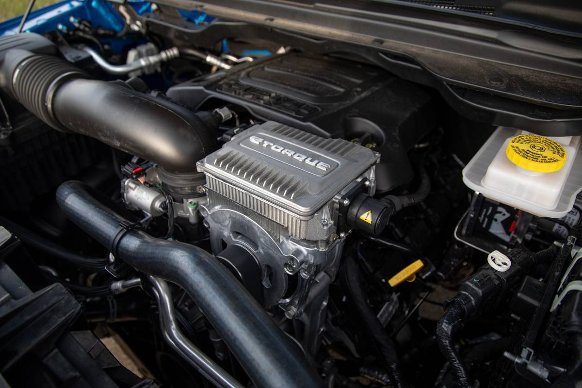ram 1500 hemi v8 2026 19 interior engine scaled jpg
