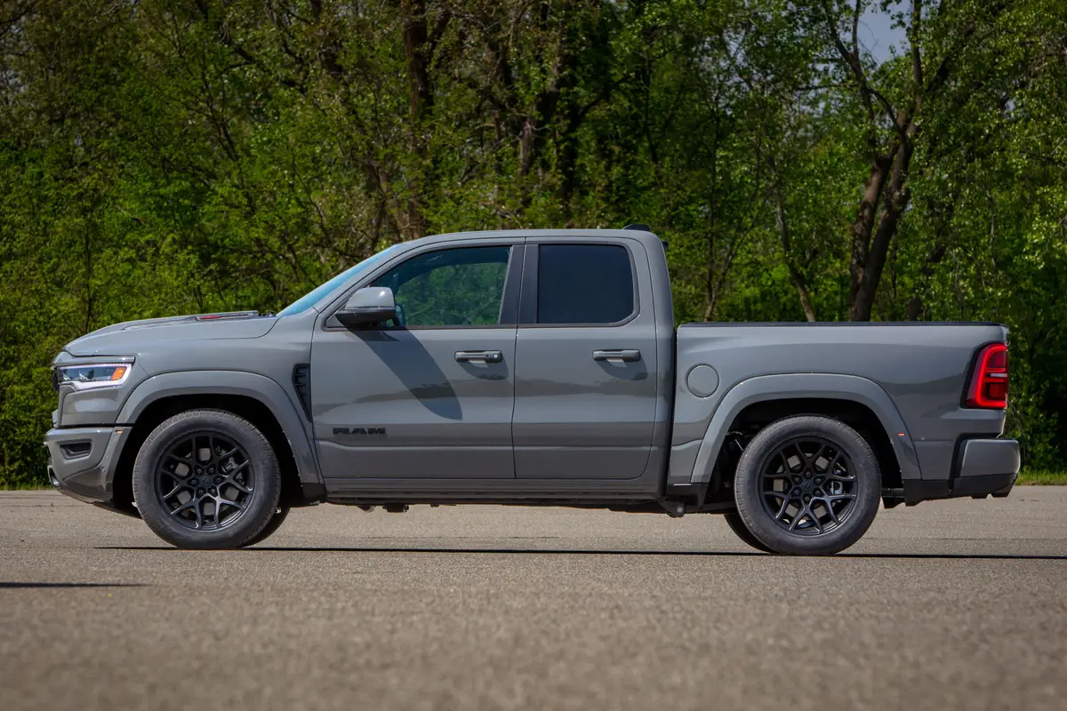 ram 1500 rumble bee 5 7 2027 exterior oem 11 jpg