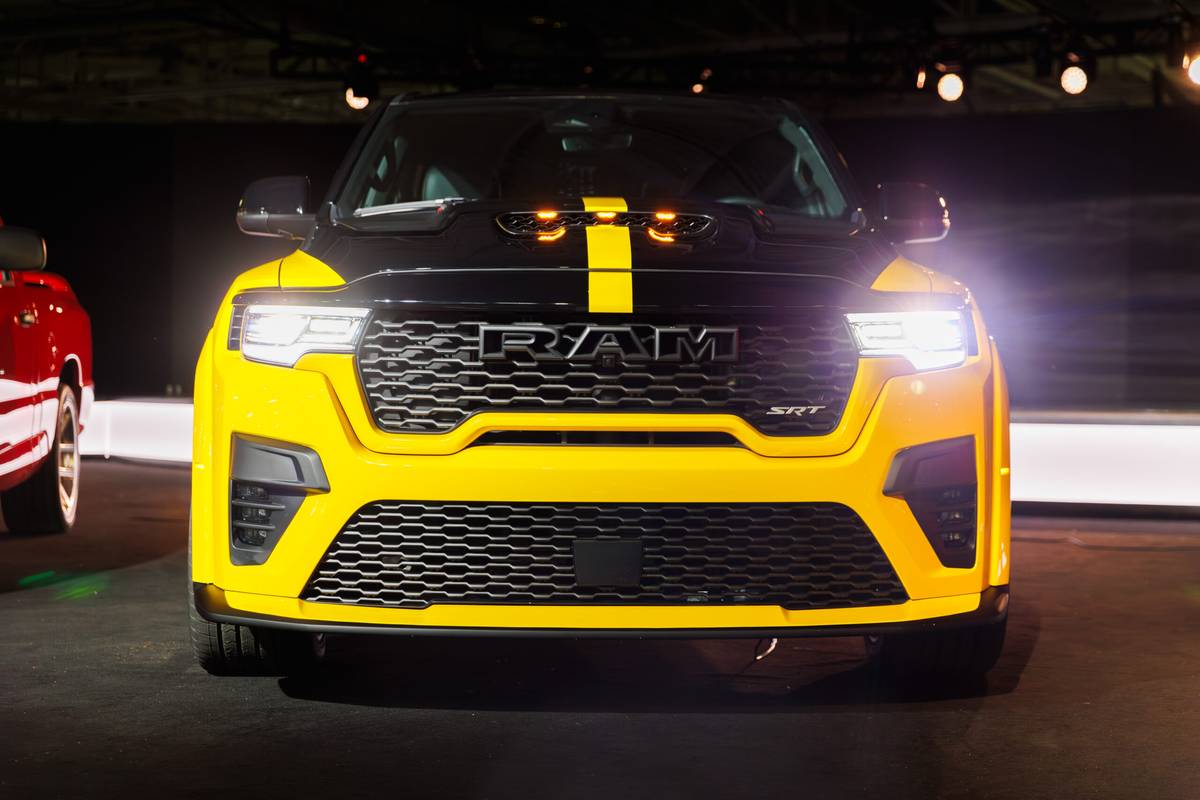 ram 1500 rumble bee srt 2027 02 exterior front scaled jpg