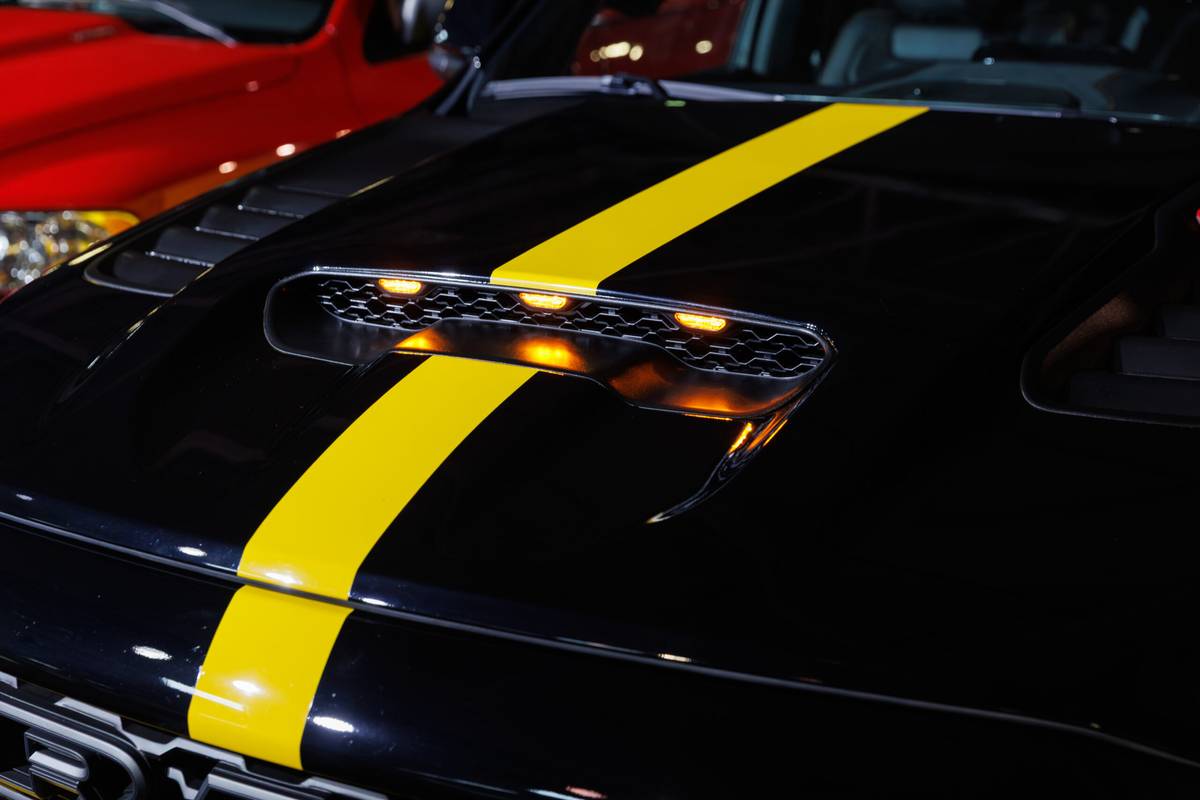 ram 1500 rumble bee srt 2027 05 exterior hood scaled jpg